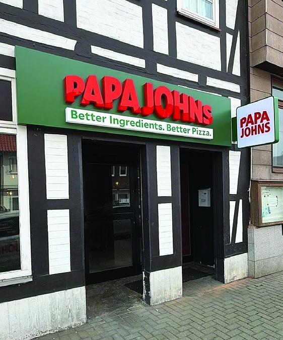 Papa Johns Store Fassade mit Leuchtschrift